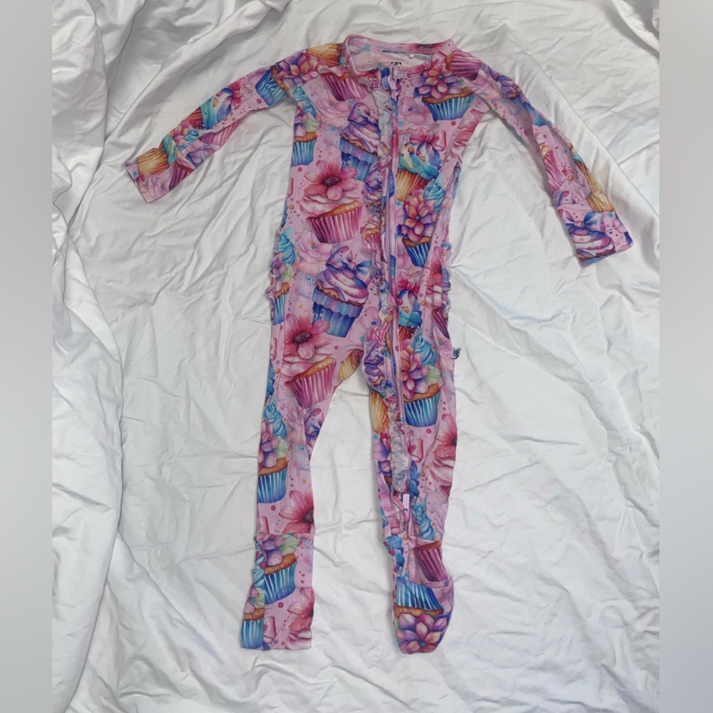 Bums & Roses 6-9 Month Ruffle Butt Zip Up Convertible Footie with grippy feet